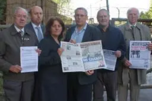 Paul Holmes MP, Cllr Mark Higginbottom, Party President Ros Scott and local Cllrs campaigning against the Incinerator